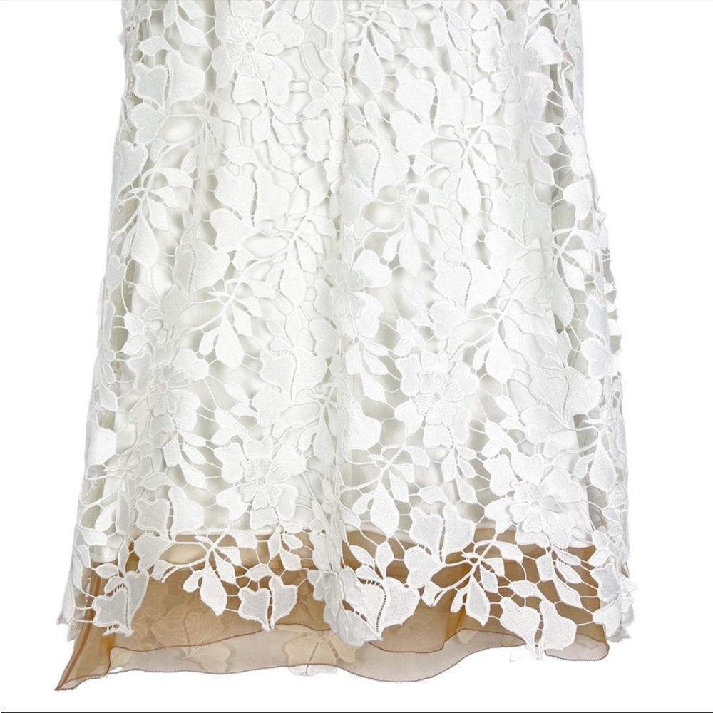 Vera Wang White Embroidered Lace
Dress 6 - Picture 10 of 12
